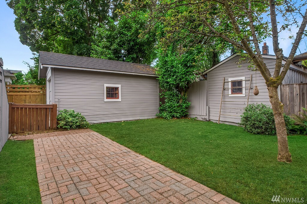 Property Photo:  541 31st Ave  WA 98122 