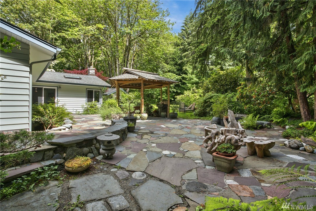 Property Photo: 22909 E Echo Lake Rd WA 98296