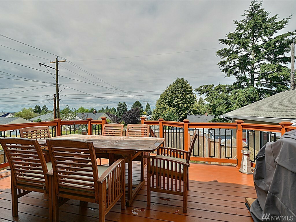 Property Photo:  5957 45th Ave SW  WA 98136 