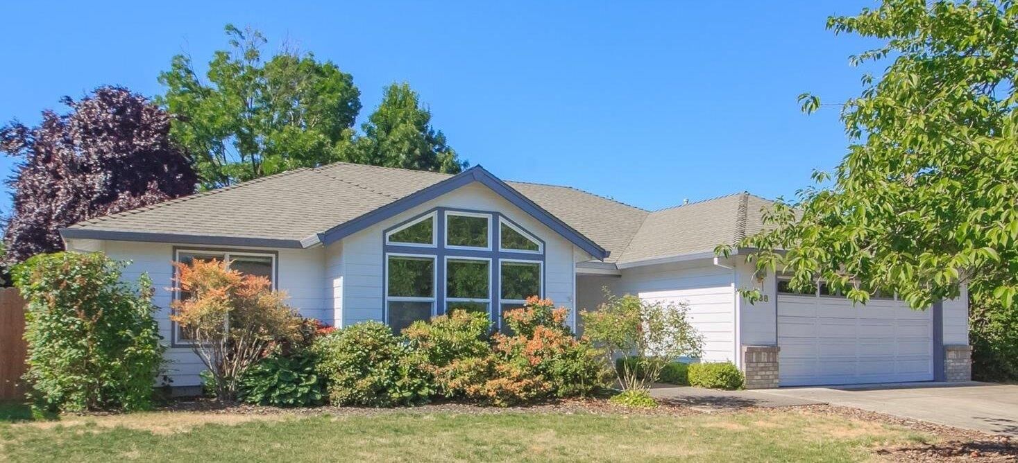 Property Photo:  3588 Alderwood Drive  OR 97504