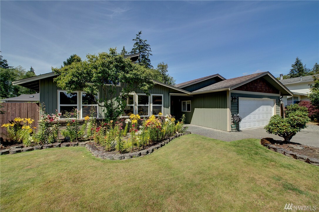 Property Photo: 5523 178th Place SW WA 98037