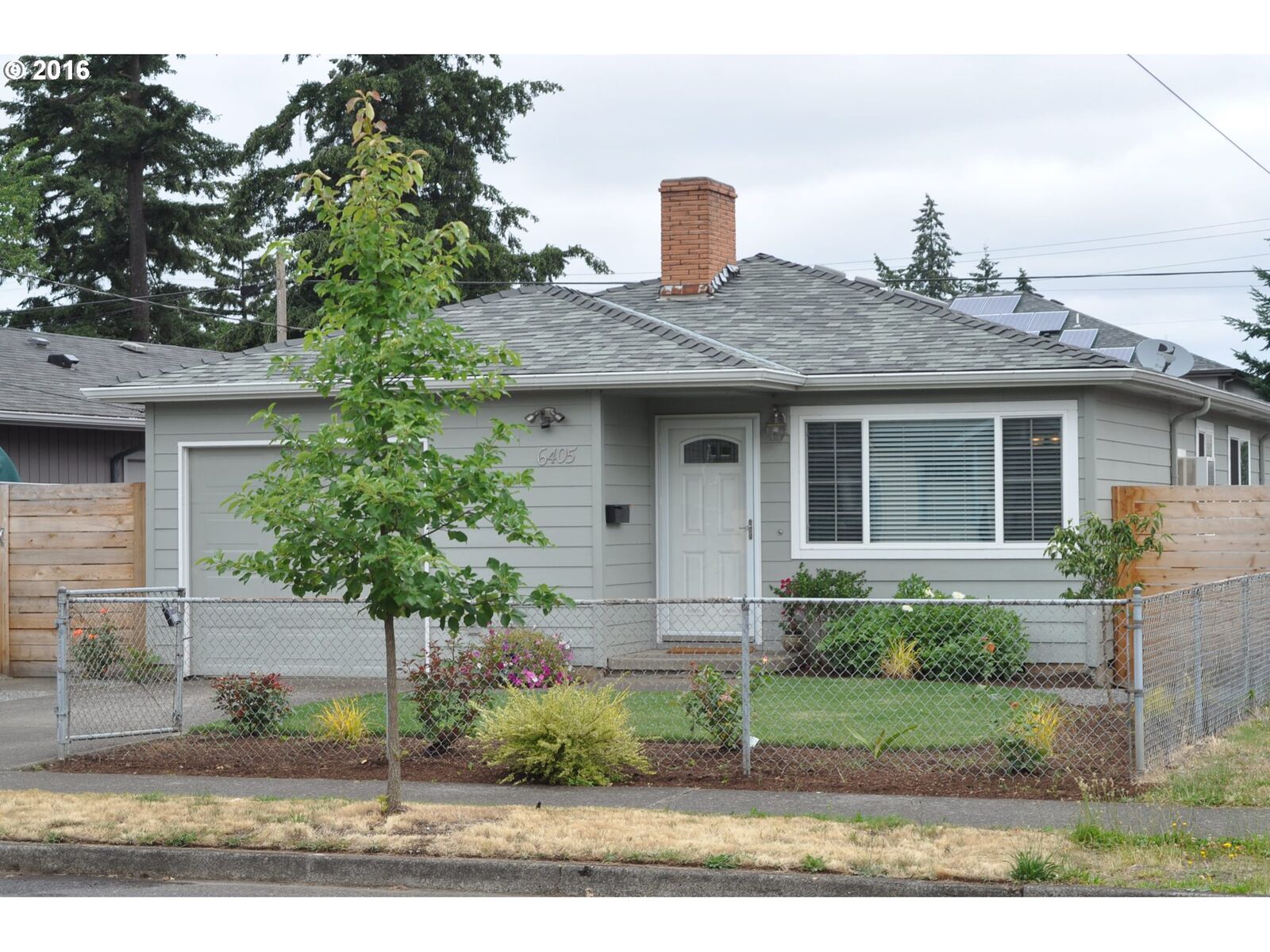 Property Photo:  6405 SE Knight St  OR 97206 
