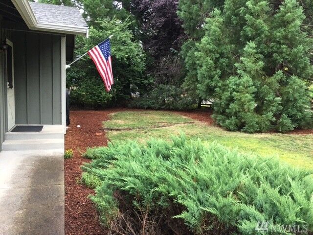 Property Photo:  8209 181st Ave E  WA 98391 