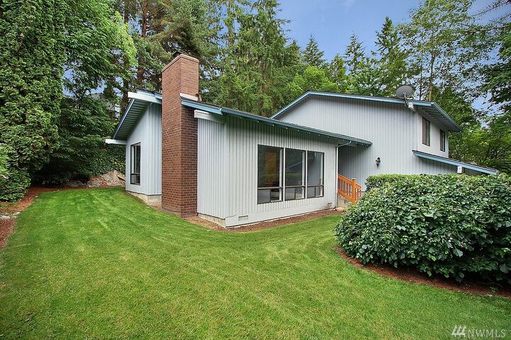 Property Photo:  1004 176th Ave NE  WA 98008 