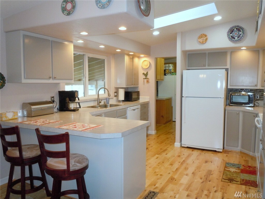 Property Photo:  1003 NE Saturn Lane  WA 98311 