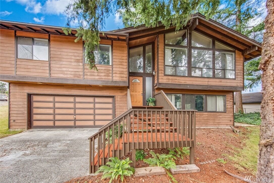 Property Photo:  2555 Fir Ave  WA 98310 