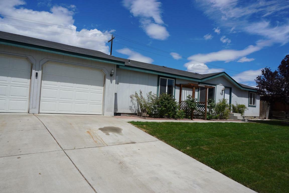 Property Photo: 129 Top Court Ave WA 98901