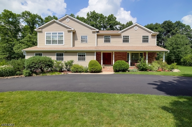 Property Photo:  4 Apple Tree Ct  NJ 07039 