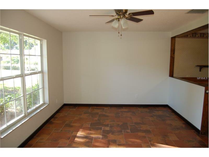 Property Photo:  425 Valencia Court  FL 32750 