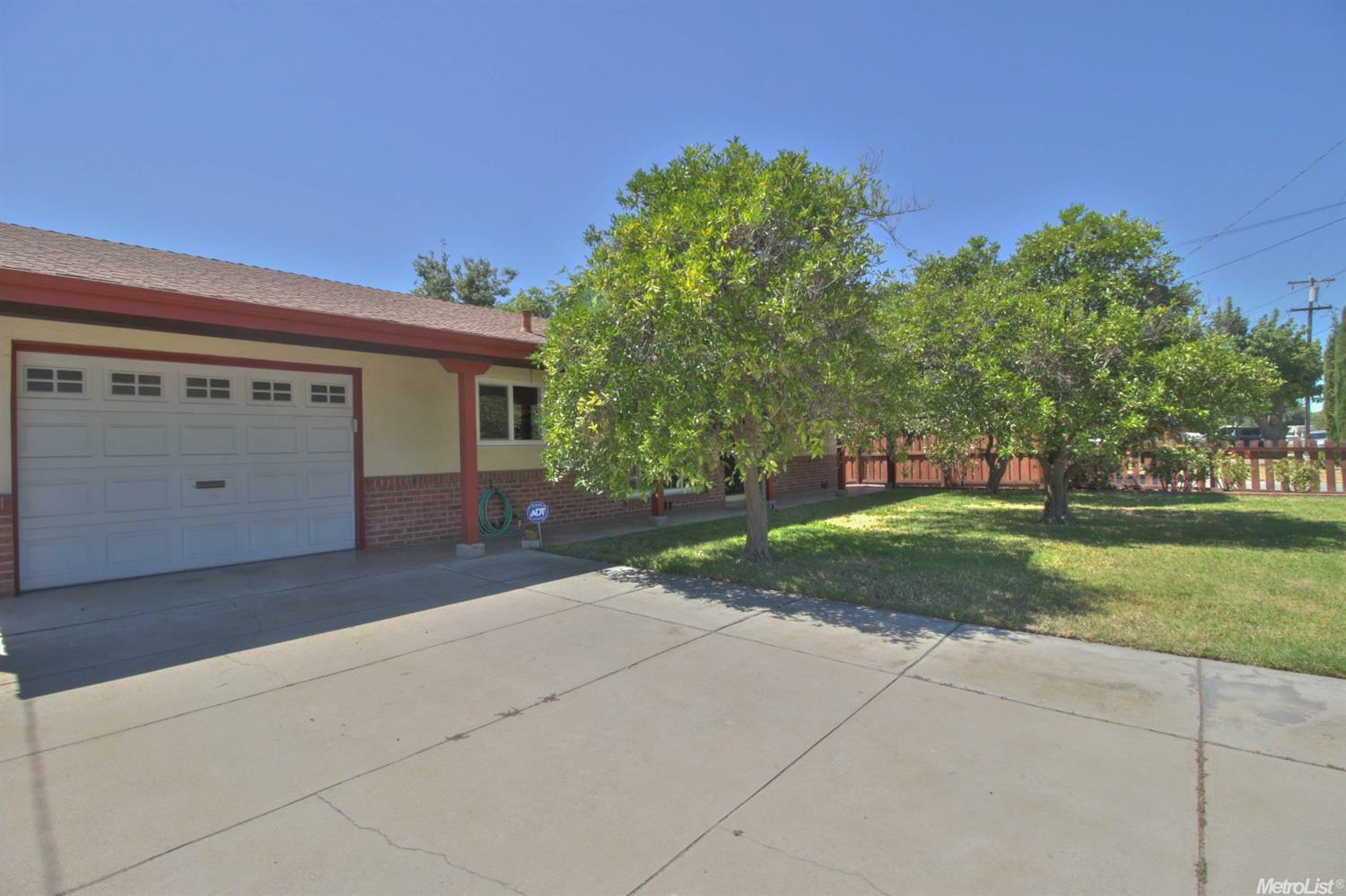 Property Photo: 529 South Veach Avenue CA 95337
