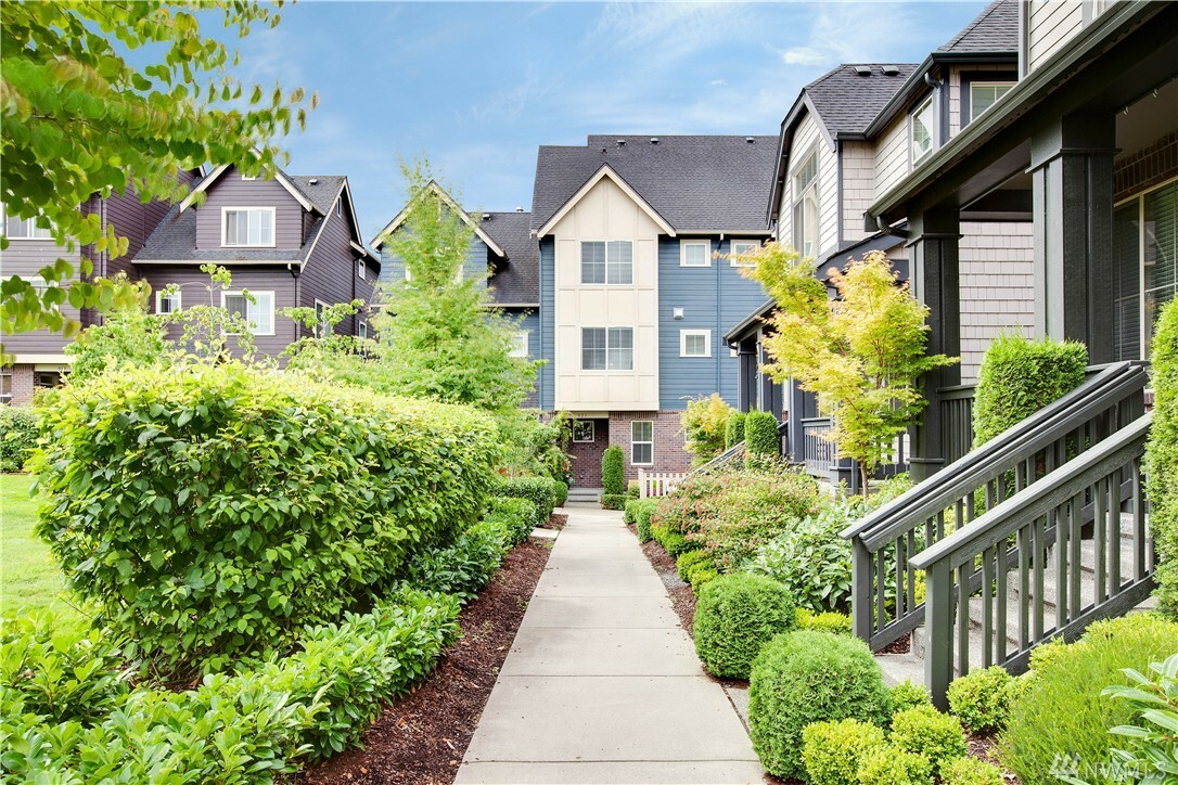 Property Photo: 927 4th Ave NE WA 98029