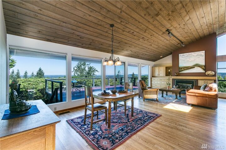 Property Photo:  1015 W Toledo St  WA 98229 