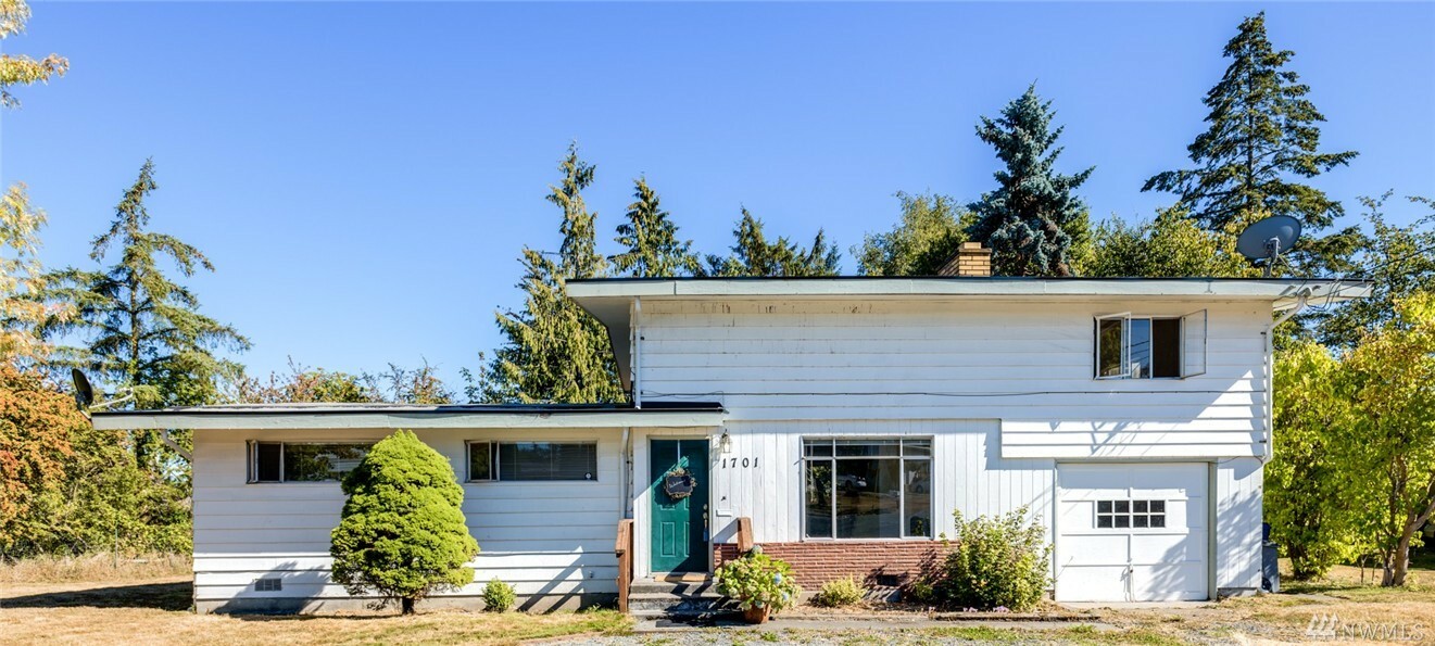 Property Photo:  1701 37th Street  WA 98221 