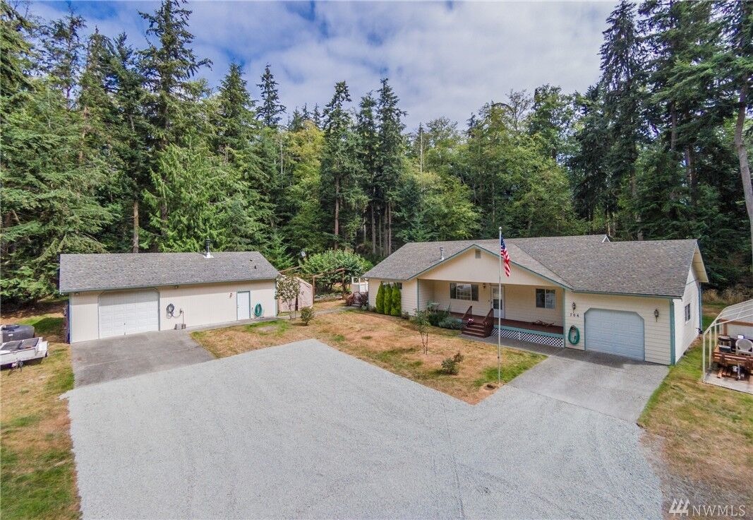 Property Photo:  706 Ellwood Dr  WA 98239 