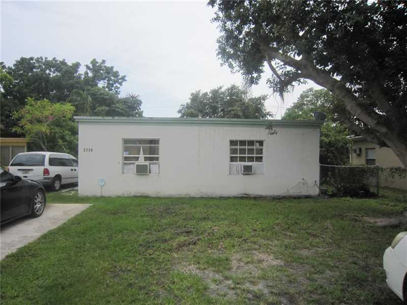 Property Photo: 1714 NE 183 St FL 33179