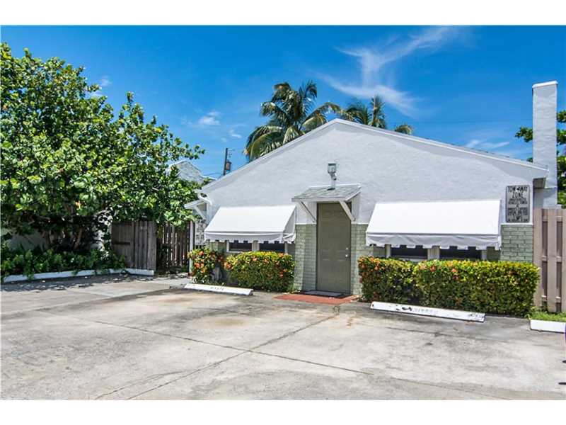 Property Photo: 4328 N Ocean Dr FL 33308
