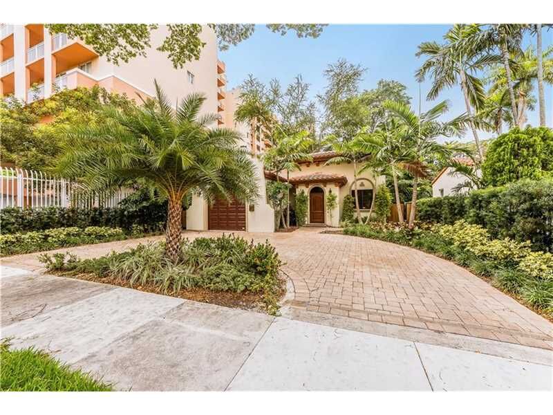 Property Photo:  324 SW 30 Rd  FL 33135 