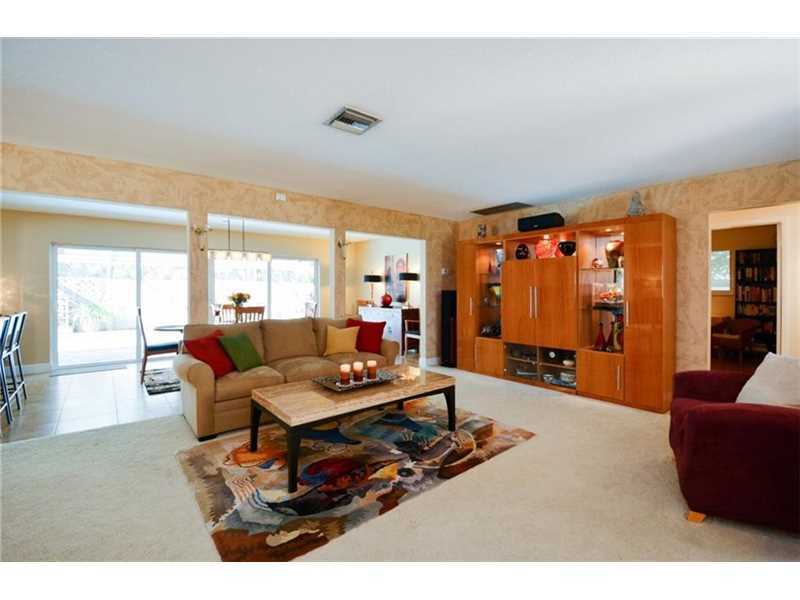 1237 Garfield St  Hollywood FL 33019 photo