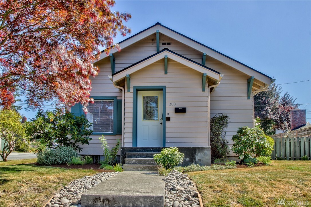 Property Photo:  300 S 9th St  WA 98274 