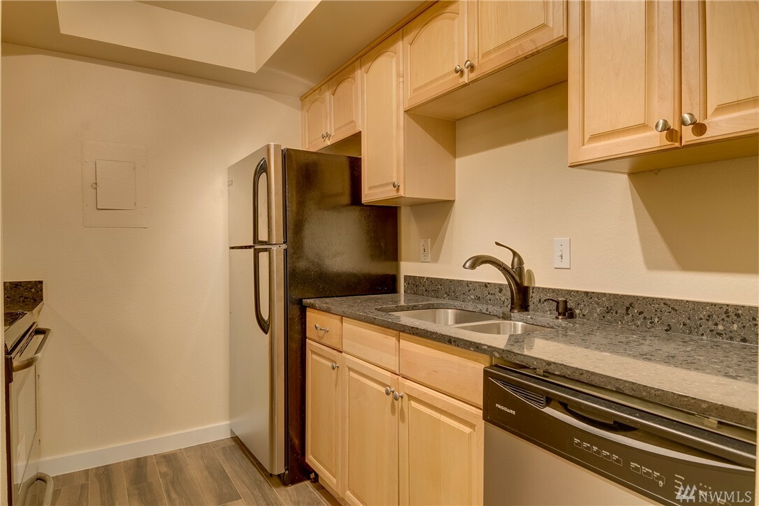 Property Photo: 14665 NE 34th St B-8 WA 98007