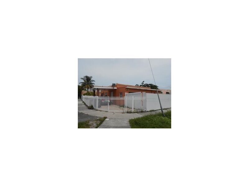 Property Photo:  795 NW 28th St  FL 33127 