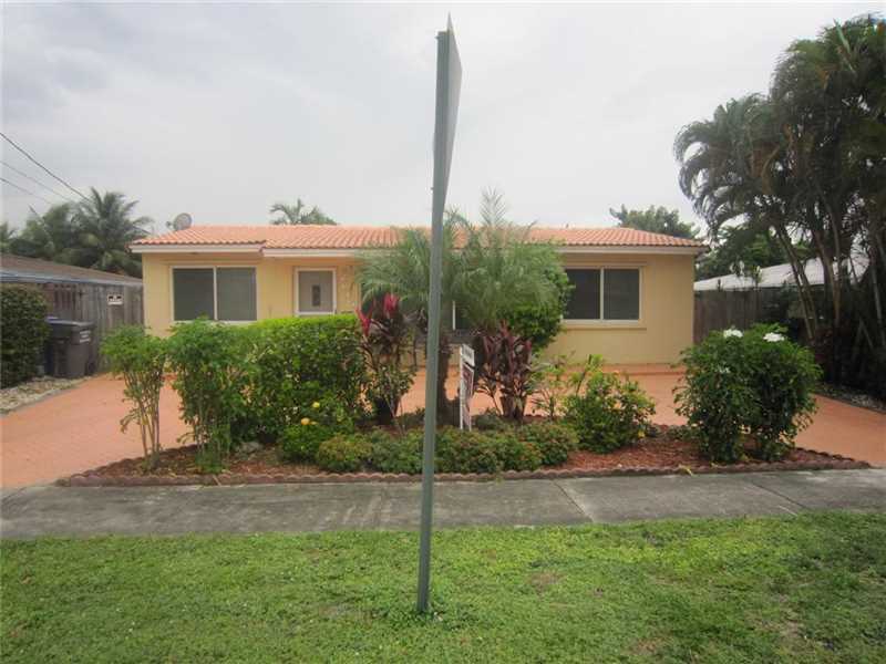 Property Photo: 2615 Sherman St FL 33020