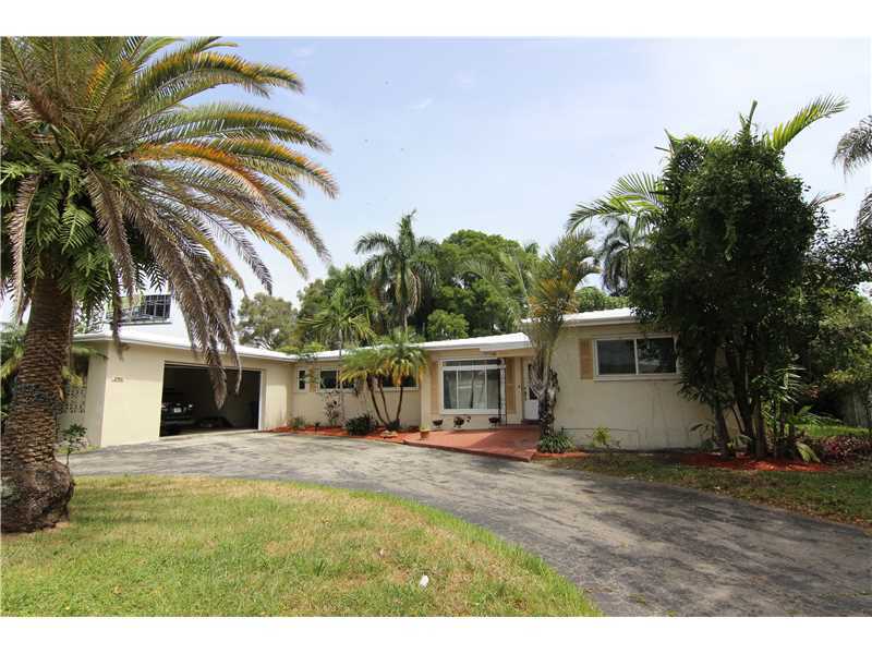 Property Photo:  2903 Lincoln St  FL 33020 