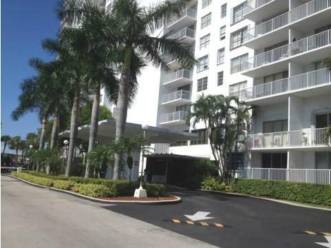 Property Photo: 2851 NE 183 St 1801E FL 33160