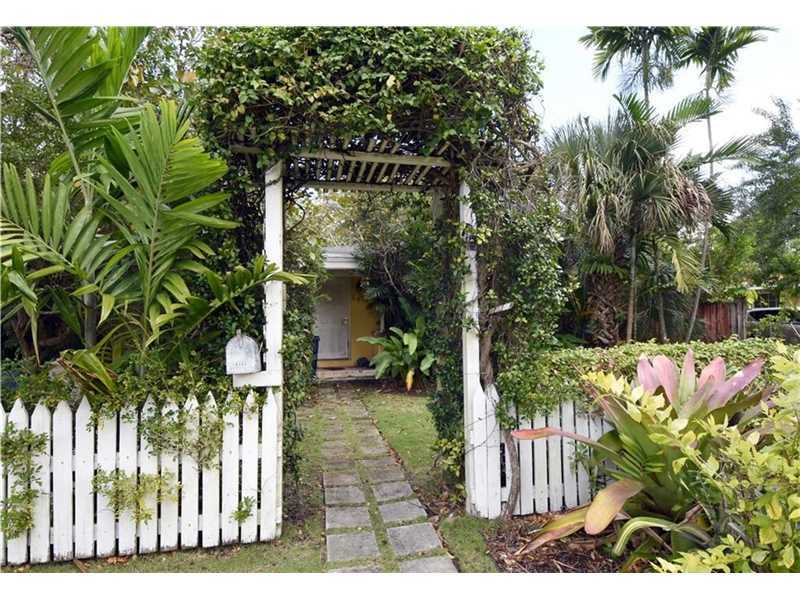 Property Photo: 6465 SW 82nd St FL 33143