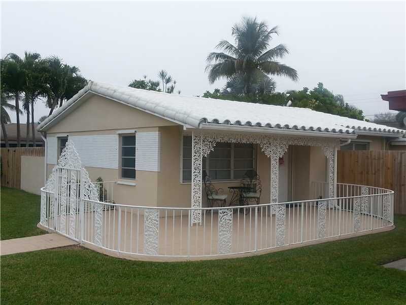 Property Photo:  933 N 32  FL 33021 