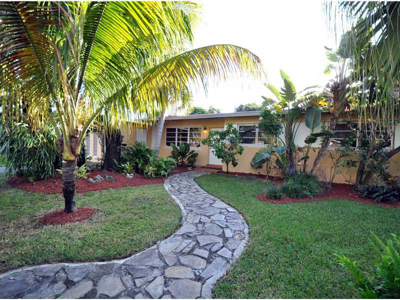 Property Photo: 12535 SW 84 Av Rd FL 33156