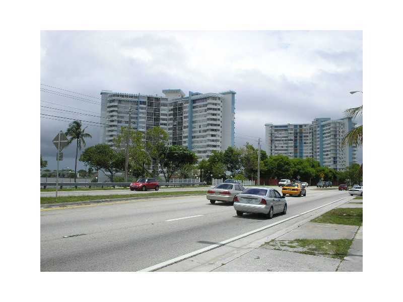 Property Photo:  1301 NE Miami Gardens Dr 1414W  FL 33179 