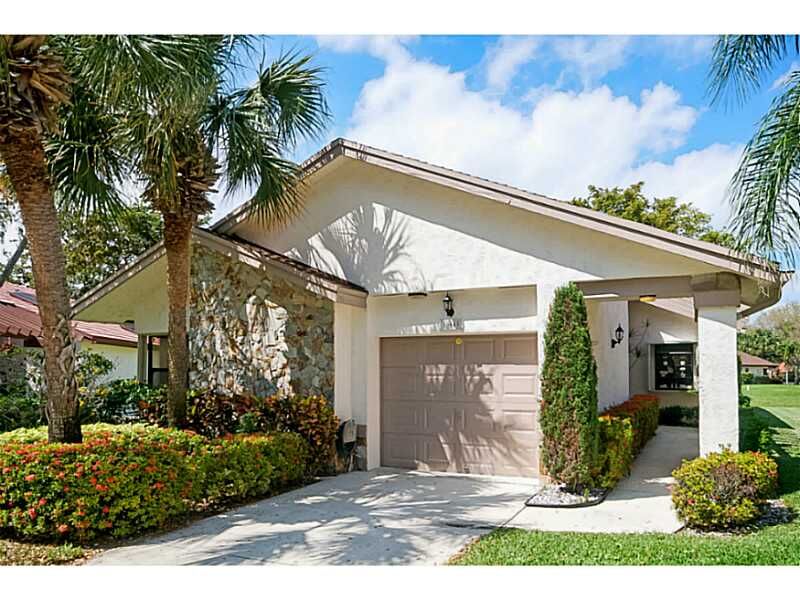 Property Photo: 10645 Skyflower Wy FL 33436