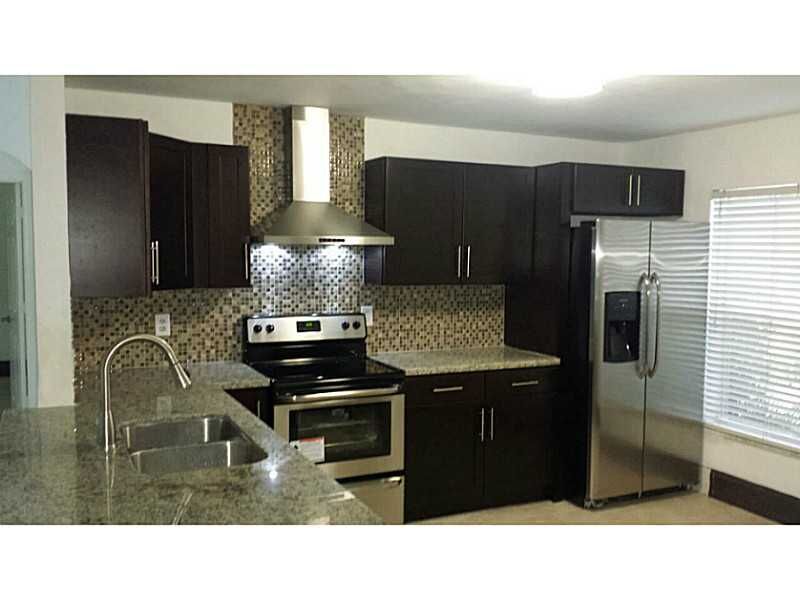 Property Photo:  650 SE 18 Ln  FL 33033 