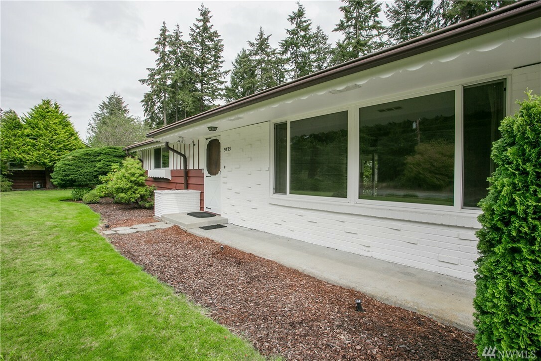 Property Photo:  9825 Elwood Dr SW  WA 98498 