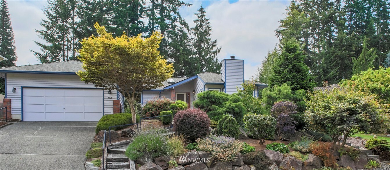 Property Photo:  6108 137th Place SW  WA 98026 