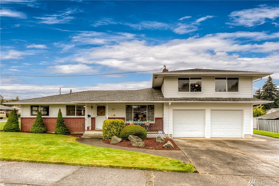 Property Photo:  1721 S 80th St  WA 98408 