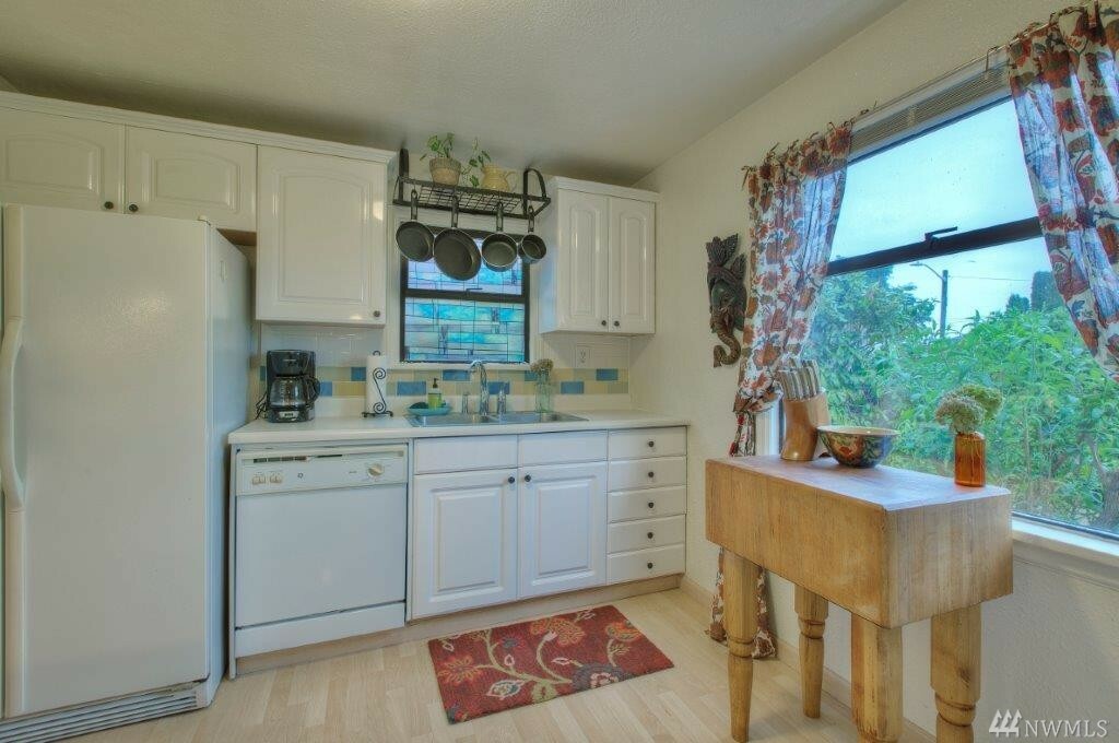 Property Photo:  7541 30th Ave SW  WA 98126 