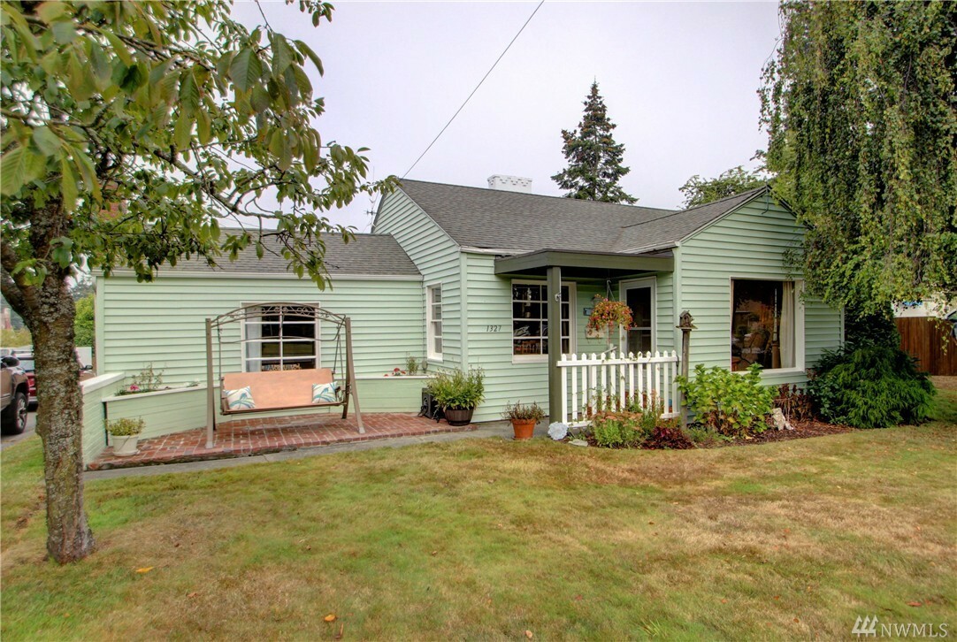 Property Photo:  1327 S 13th St  WA 98273 