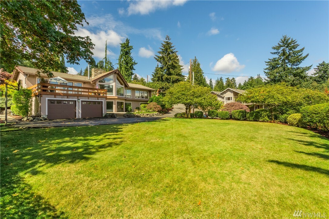 Property Photo: 9249 SE 59th St WA 98040