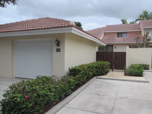 Property Photo:  