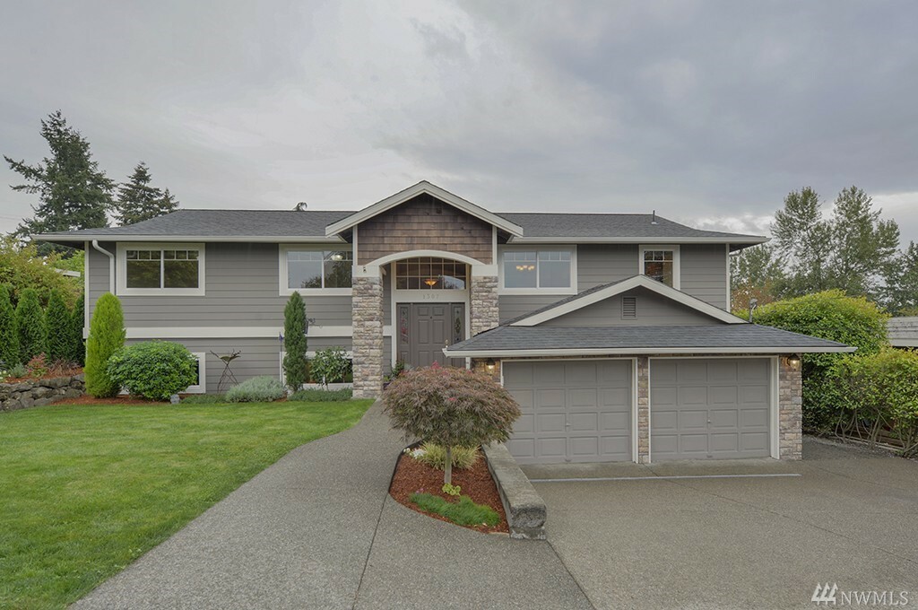 Property Photo:  1307 S 9th St  WA 98057 