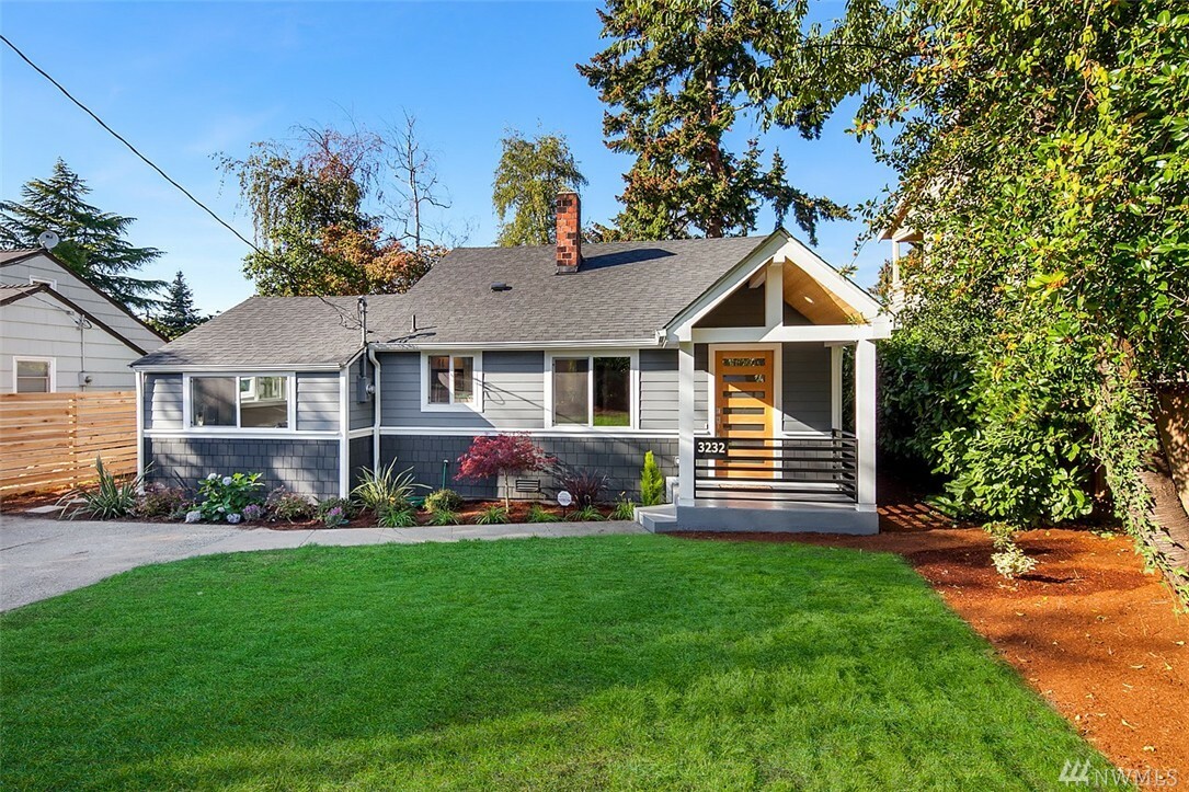 Property Photo:  3232 NE 97th St  WA 98115 