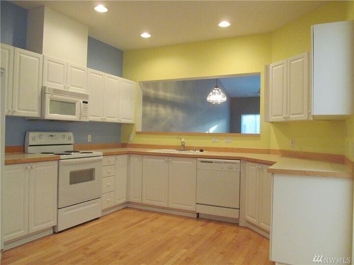 Property Photo:  6106 Nathan Wy SE C  WA 98092 