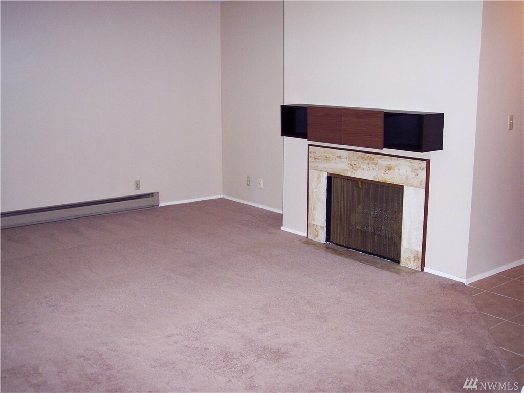 Property Photo: 4540 8th Ave NE 105 WA 98105