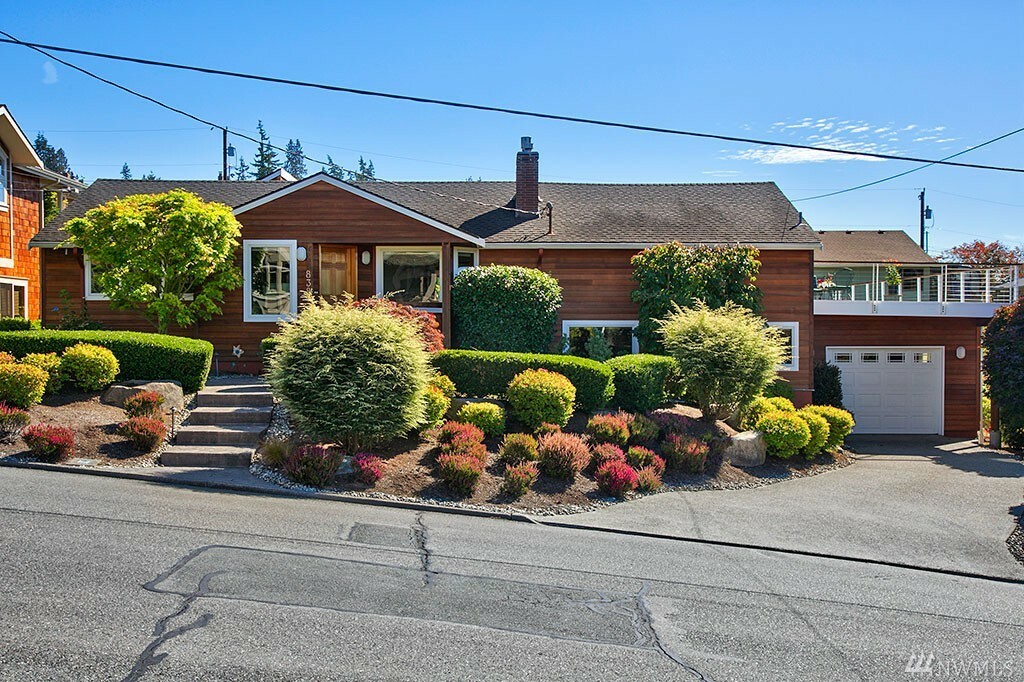 Property Photo:  838 Maple St  WA 98020 