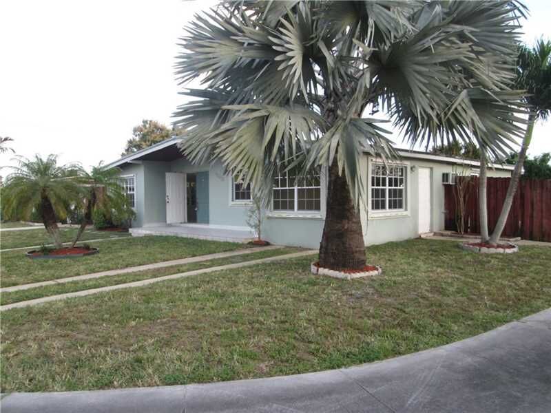 Property Photo:  11472 SW 41st St  FL 33165 