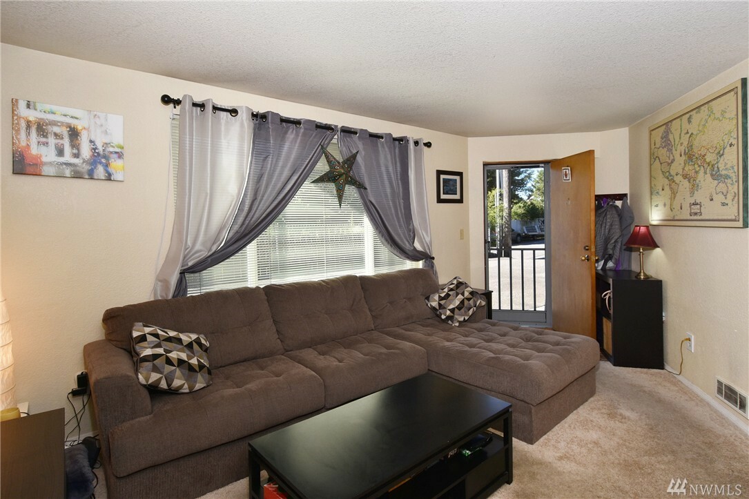 Property Photo:  135 N 105th St B1  WA 98133 