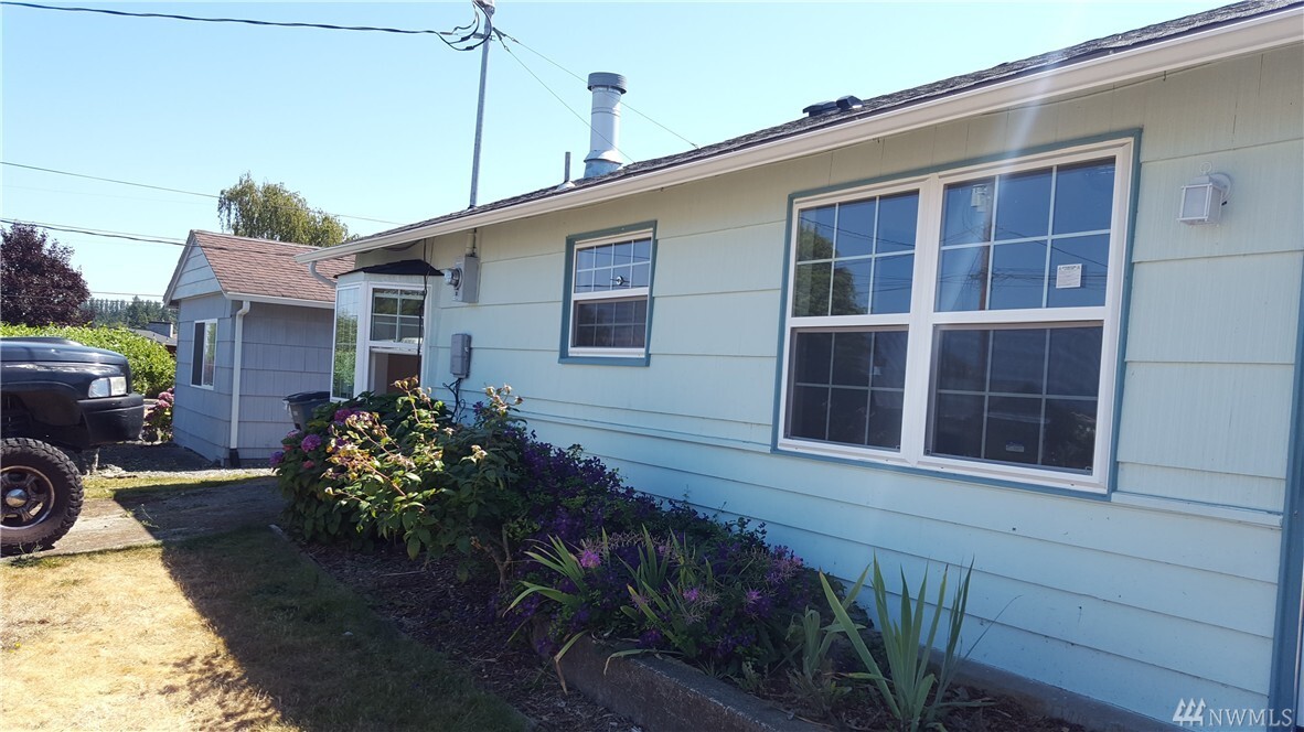 Property Photo: 1305 Broadview Dr WA 98221