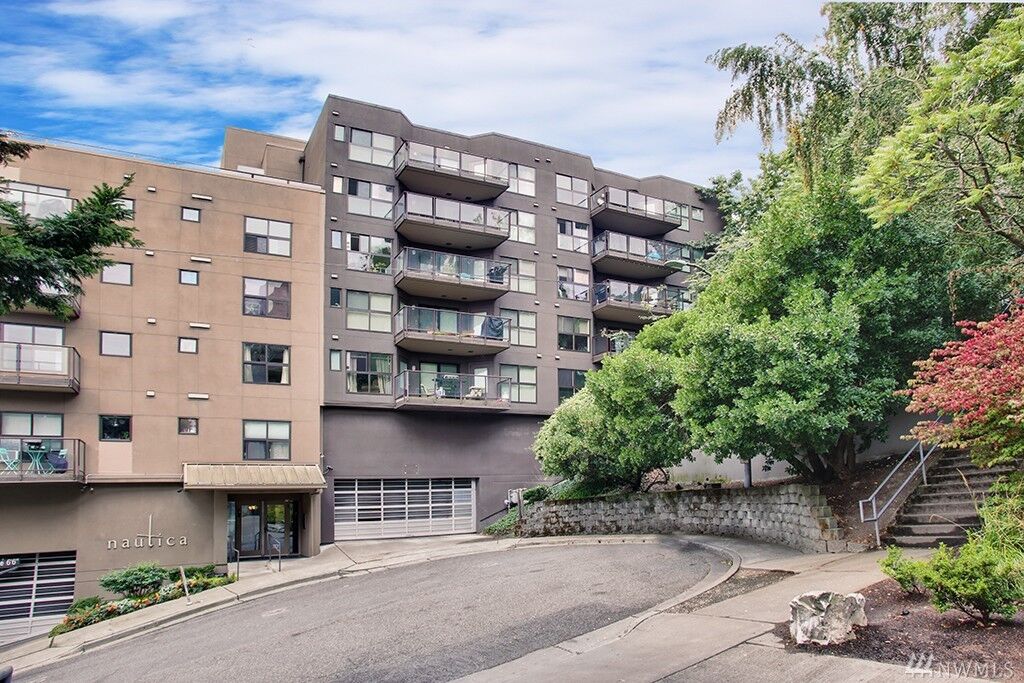 Property Photo: 701 Galer St 404 WA 98109